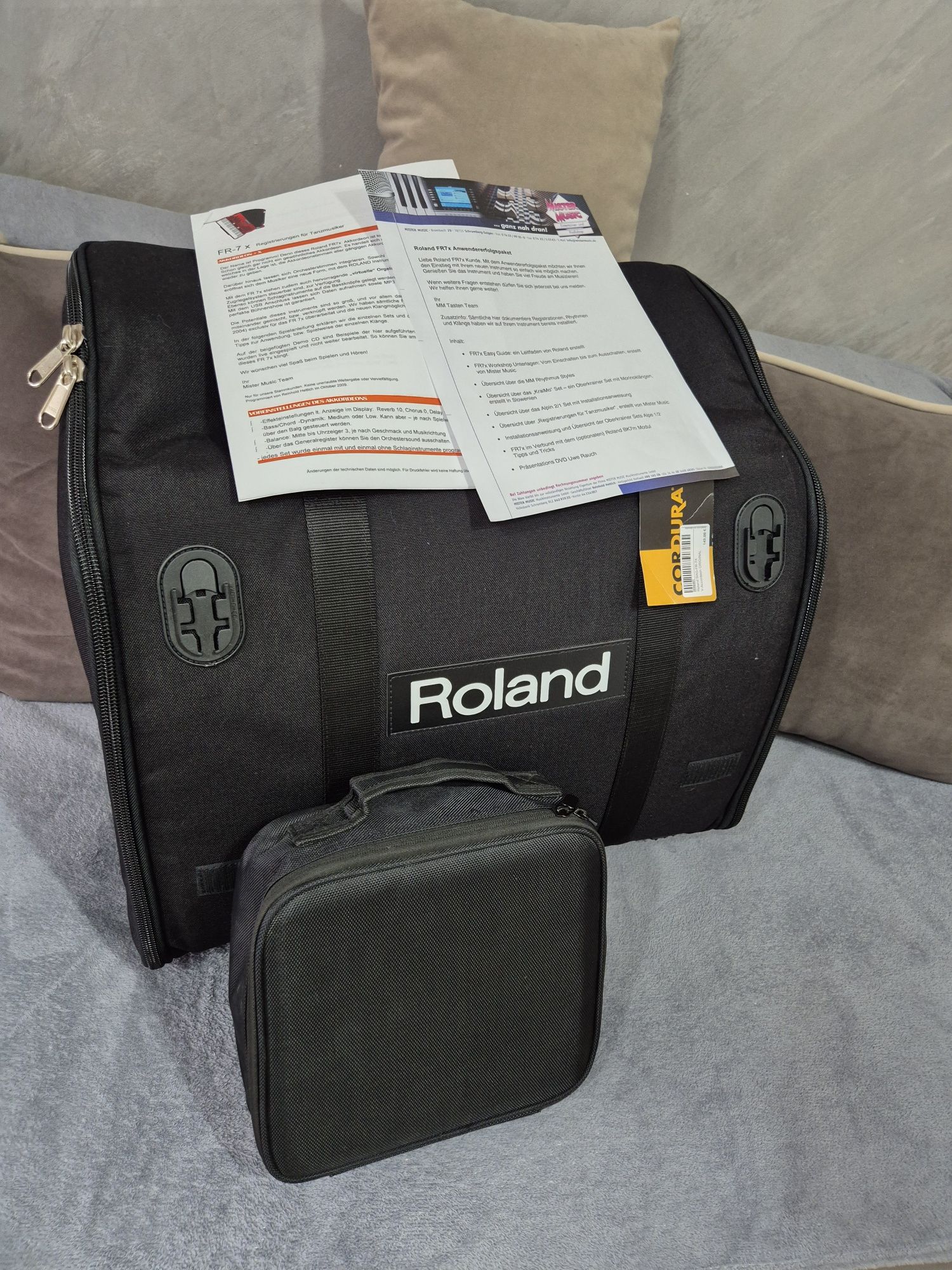 Acordeon Roland FR 7X in stare super ca Nou