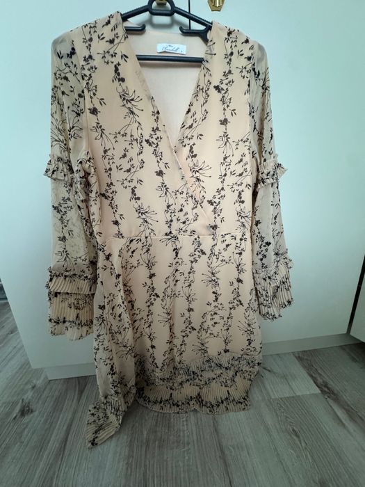 Дамска рокля къса