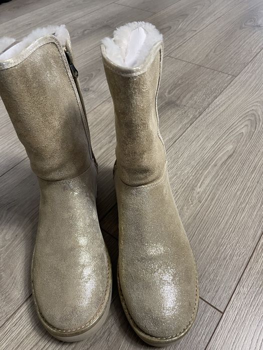 Vand Ugg37, culoare auriu
