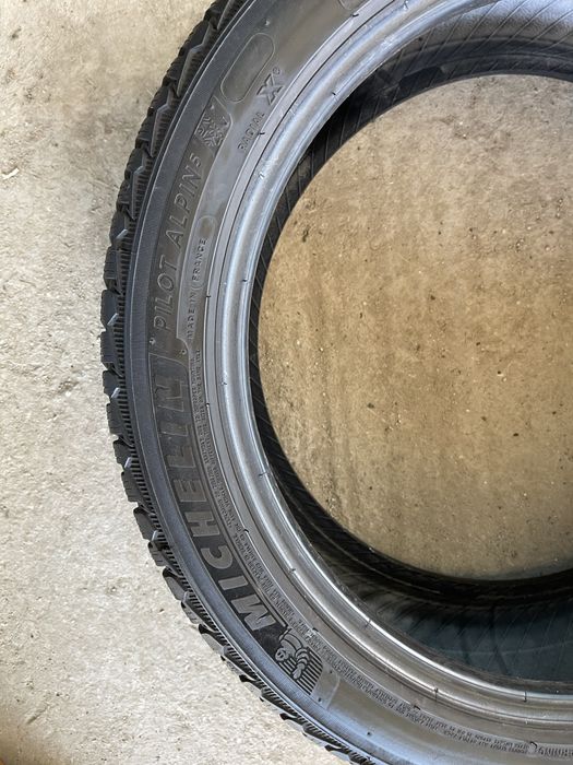 235/45R19 Michelin Pilot Alpin 5