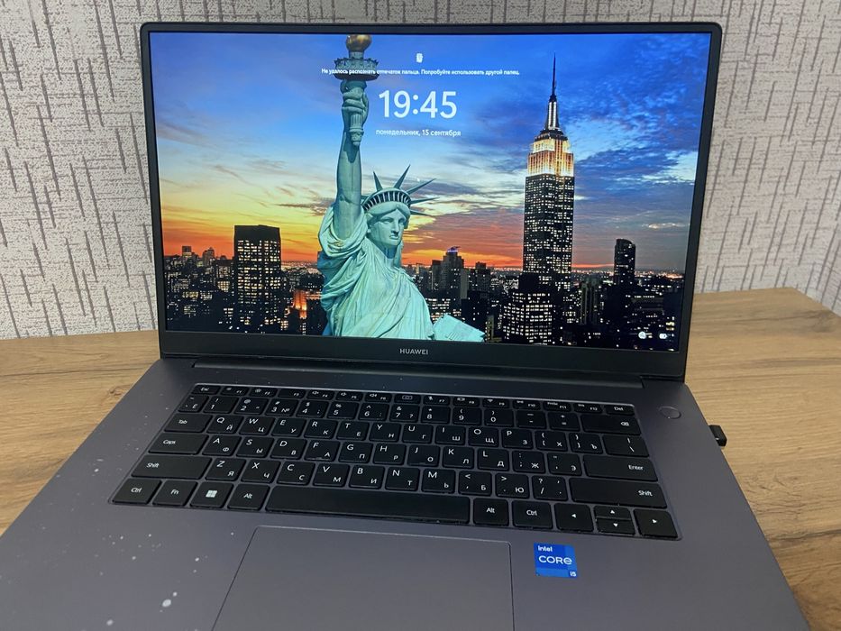Продается ноутбук HUAWEI MATEBOOK D15