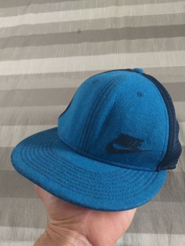 Nike - готина шапка Като Нова