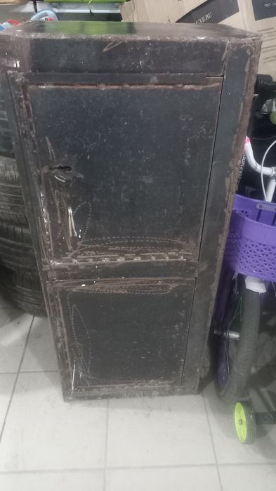 Сейф металлический шкаф