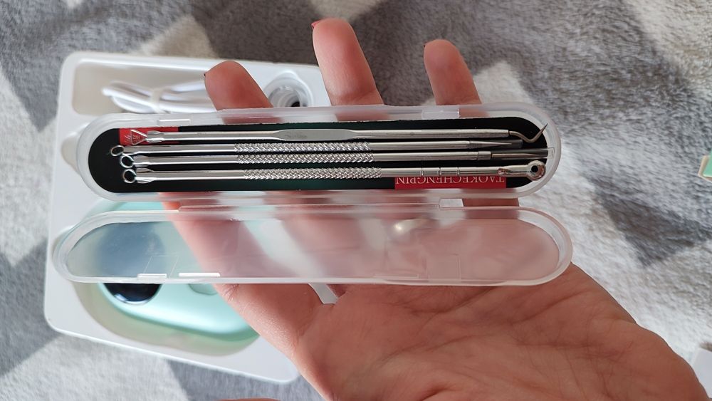 Уред за почистване на лице