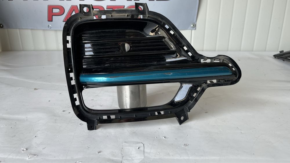 Дясна основа за халоген Kia Niro