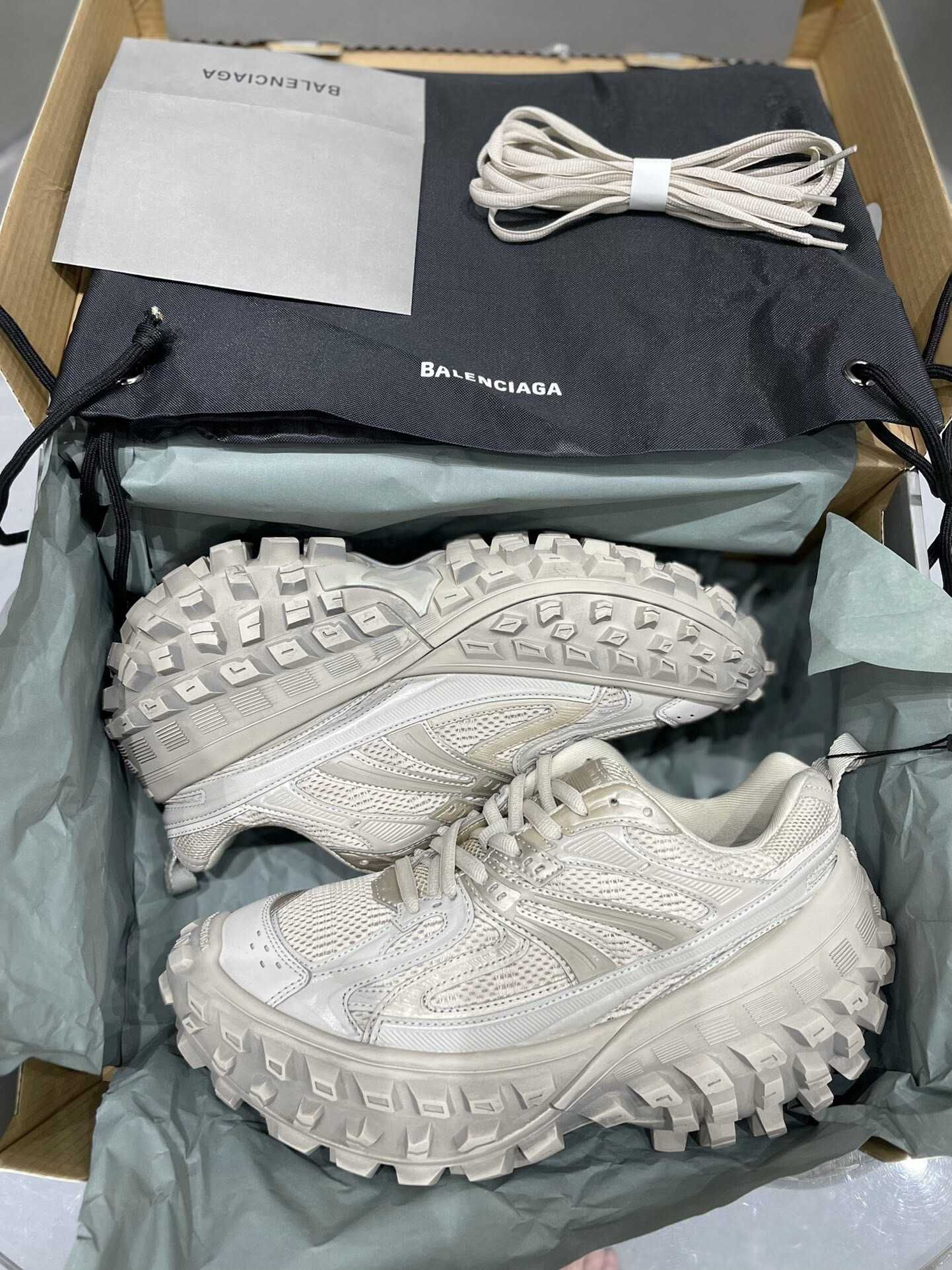 Adidasi Balenciaga Defender