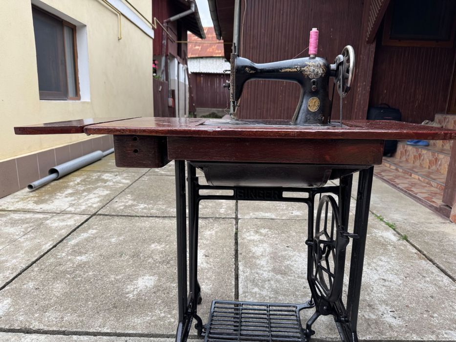 Mașina de cusut Singer de 120 ani
