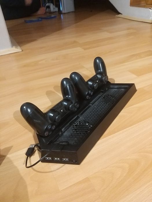 Cand PS 4 PRO , 4k ,1 TB