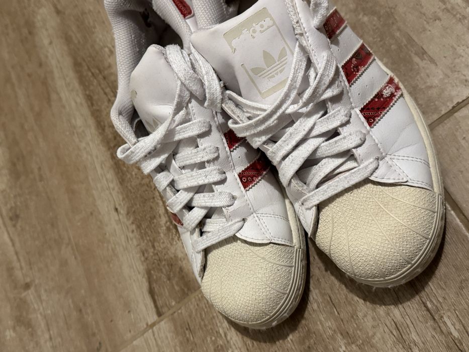 2 чифта обувки от Adidas