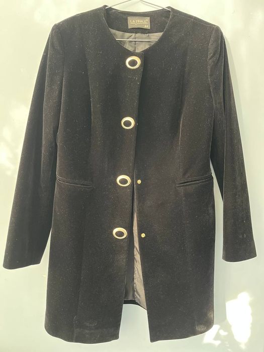 Qora rangda kastyum uzunrog'i