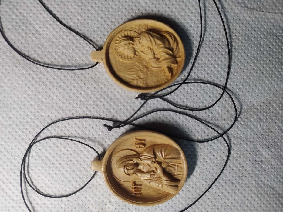 Set 4 cruci pectorale sculptate in lemn
