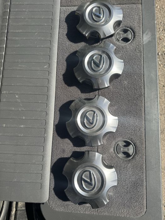 Продам колпачки, колпаки на диски Lexus