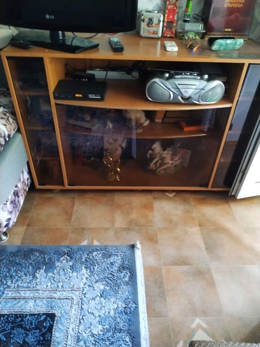 Продам тумбу под телевизор