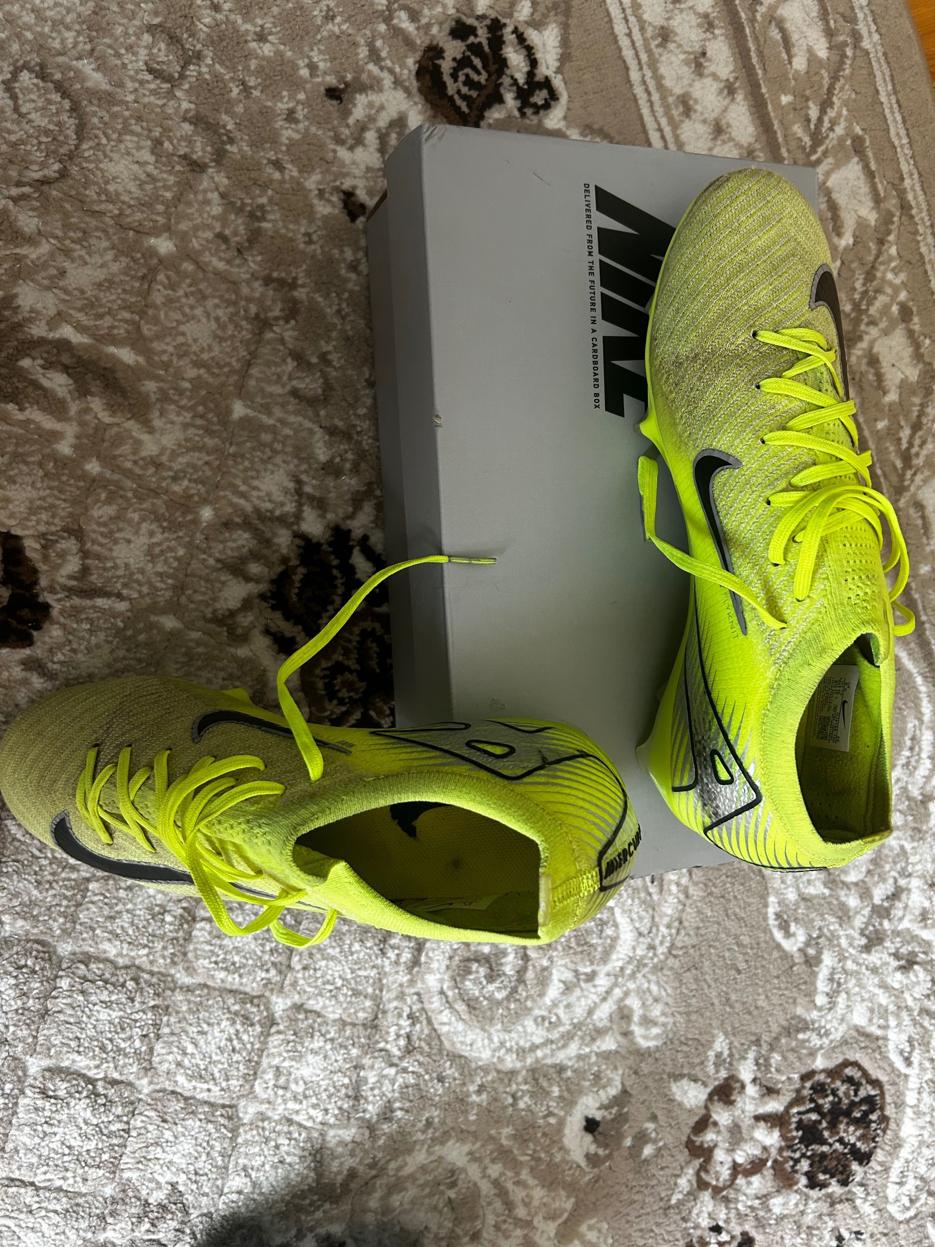 Продавам калеври Nike mercurial