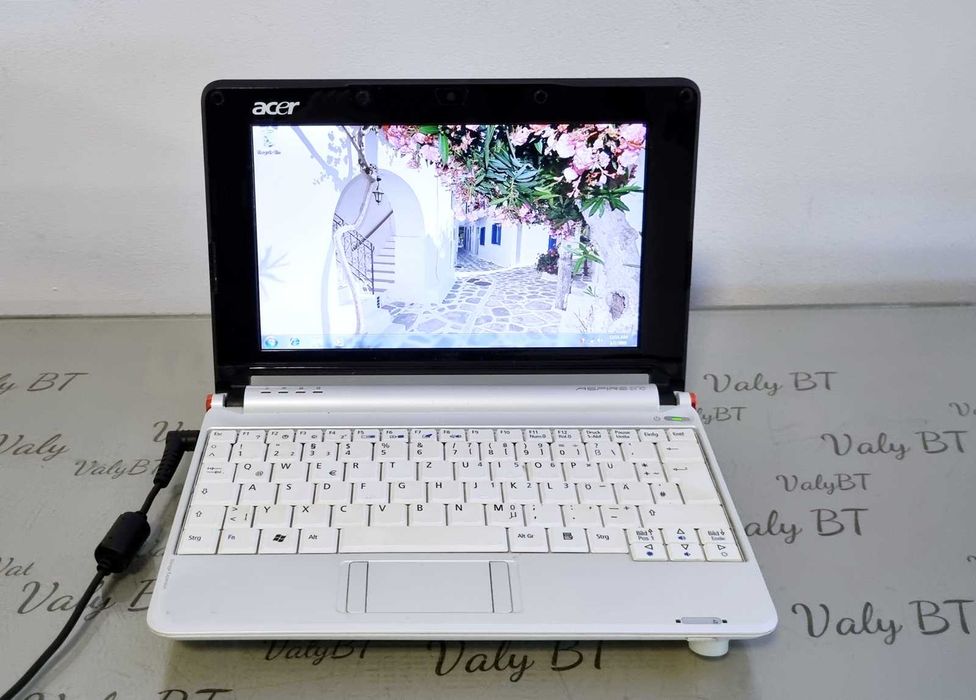 Laptop mini Acer ZG5 White - 10 inch - impecabil-instalat