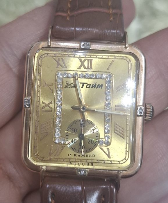 Бриллиант тошли тилла соат сотилади