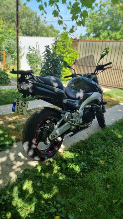 Suzuki GSR 600 (2007) – 76.000 km, topcase inclus, 2.000 € fix