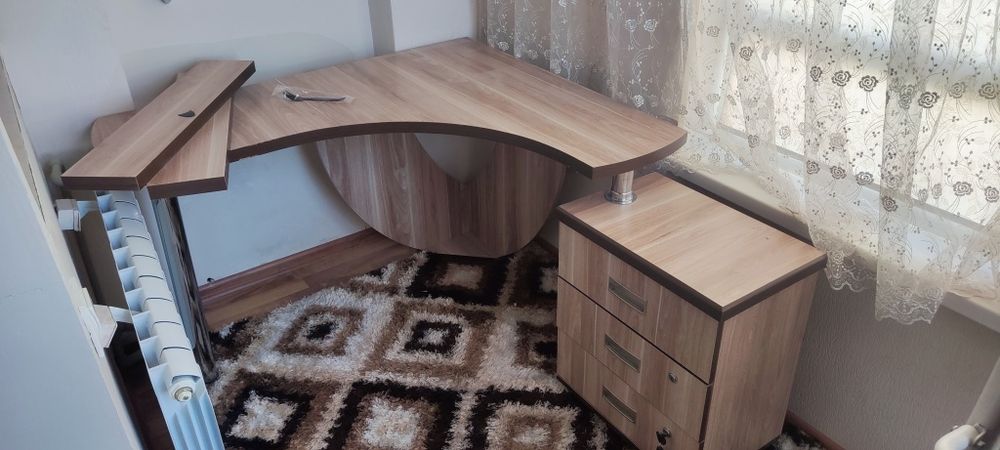 Стол компьютерный угловой