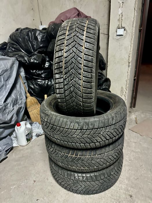 225 55 17 Good year зимни