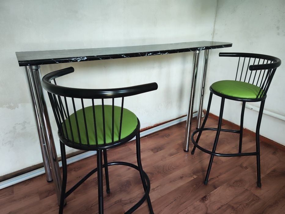 Продам барную стойку со стульями