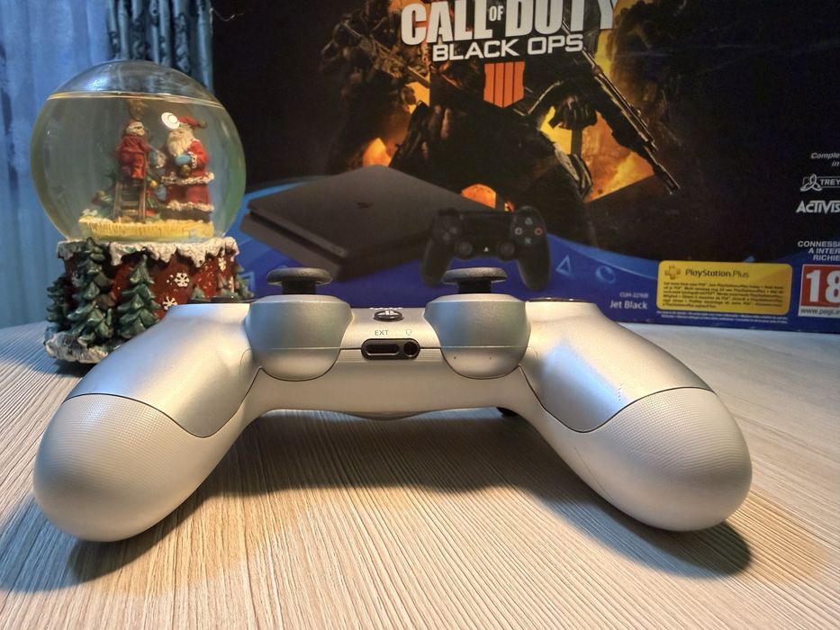 Vând manetă de ps 4 albă