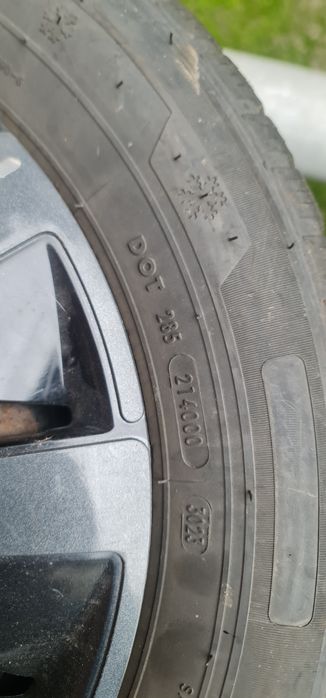 Anvelope iarna+jante tablă+capace 175/65 R14