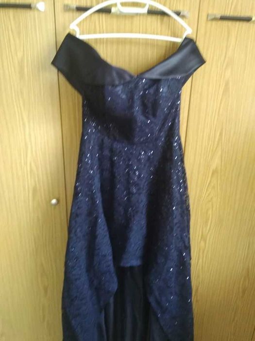 Официална рокля,обличана само за снимки.