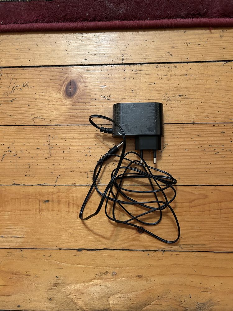 Продавам безжична прахосмукачка Rowenta 21,6 V. Lithium