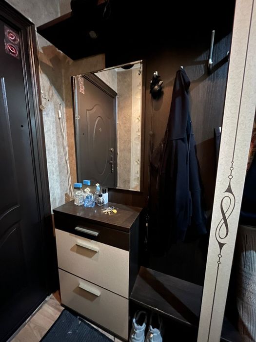 Полка в коридор (вешалка, шкаф)