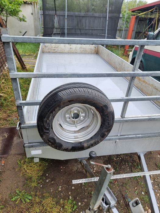 Remorcă axă dublă , 2000 kg.