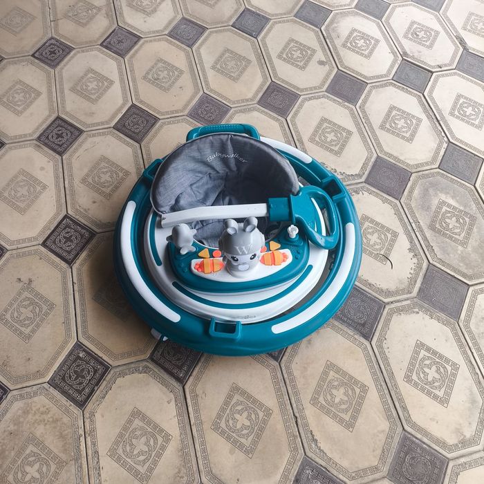 Детский ходунок хорошего состояния