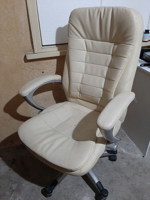 Кожен офис стол – удобен и елегантен