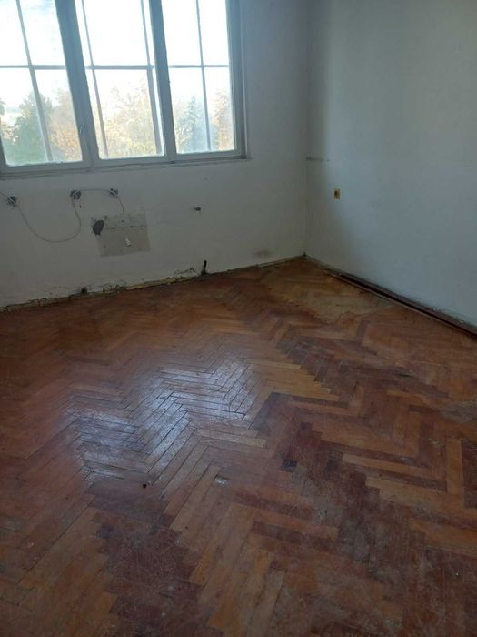 Двустаен апартамент на главната улица, в центъра на Разград