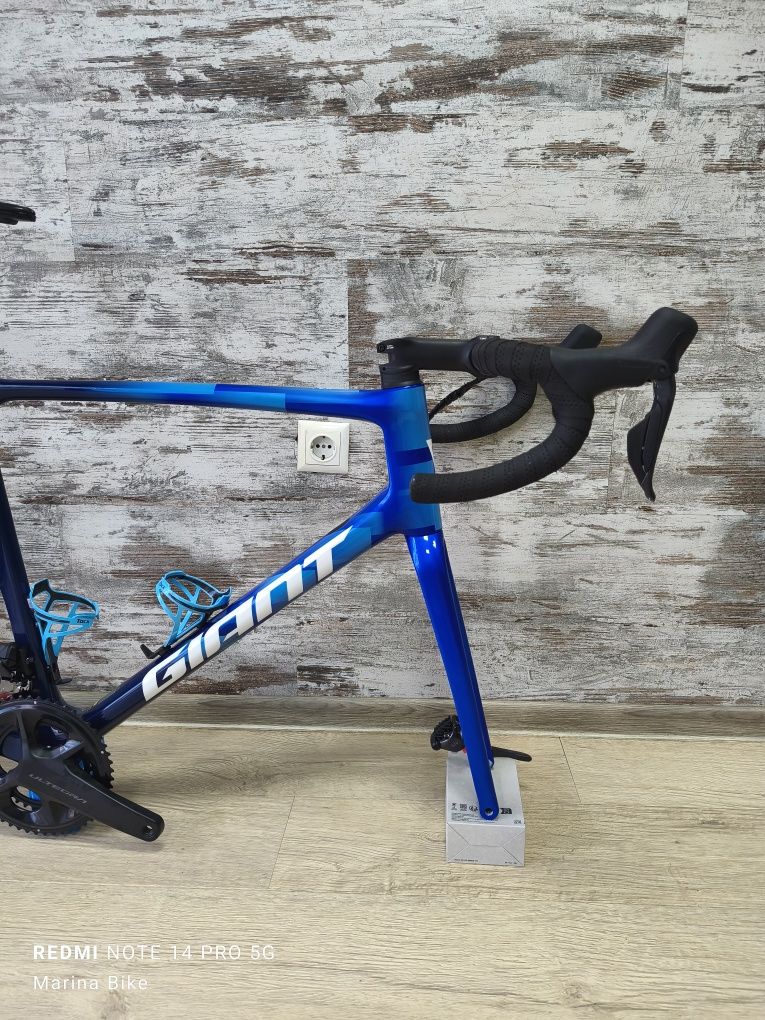 НОВ карбонов шосеен велосипед без капли Giant TCR Pro Disc Ultegra Di2