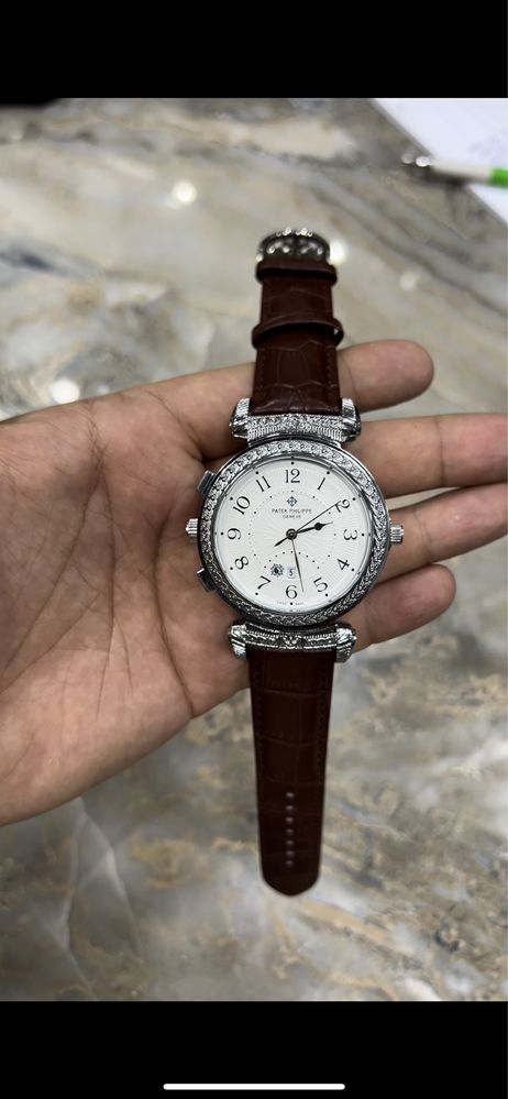 Patek Philippe Ikki tarafli soat Sotuvda