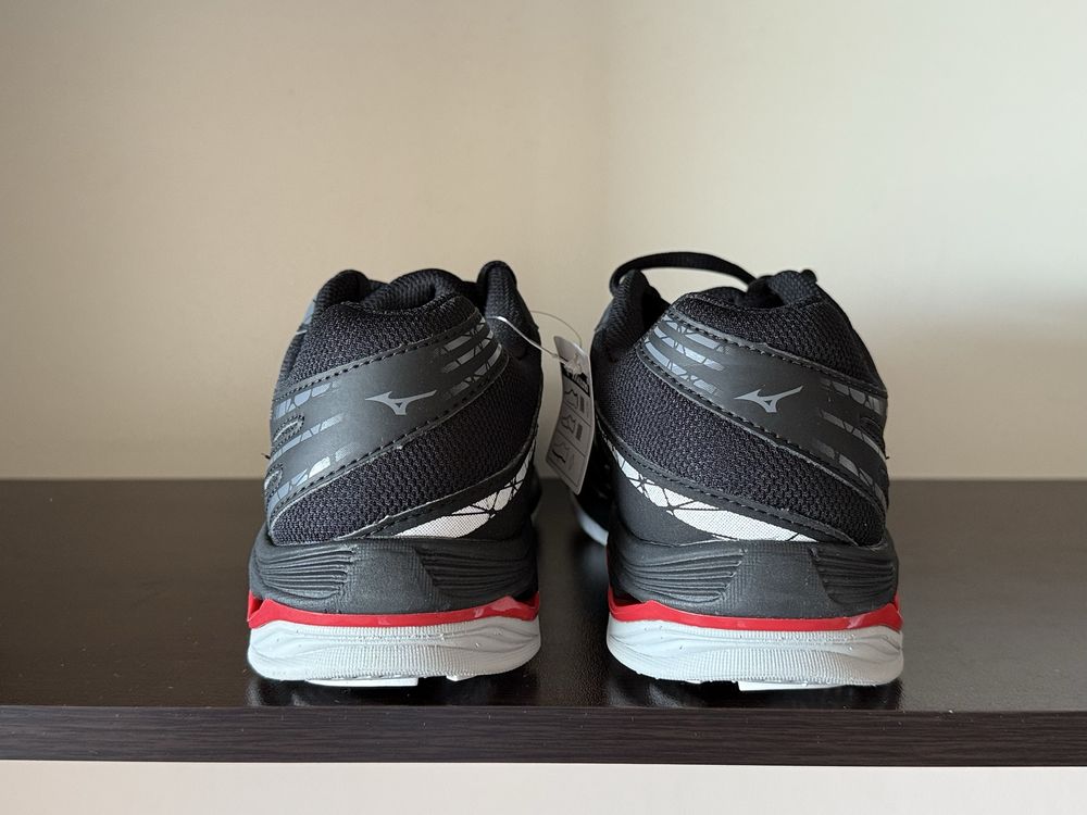 Mizuno Wave Voltage 38номер 24см Стелка Нови с Кутия
