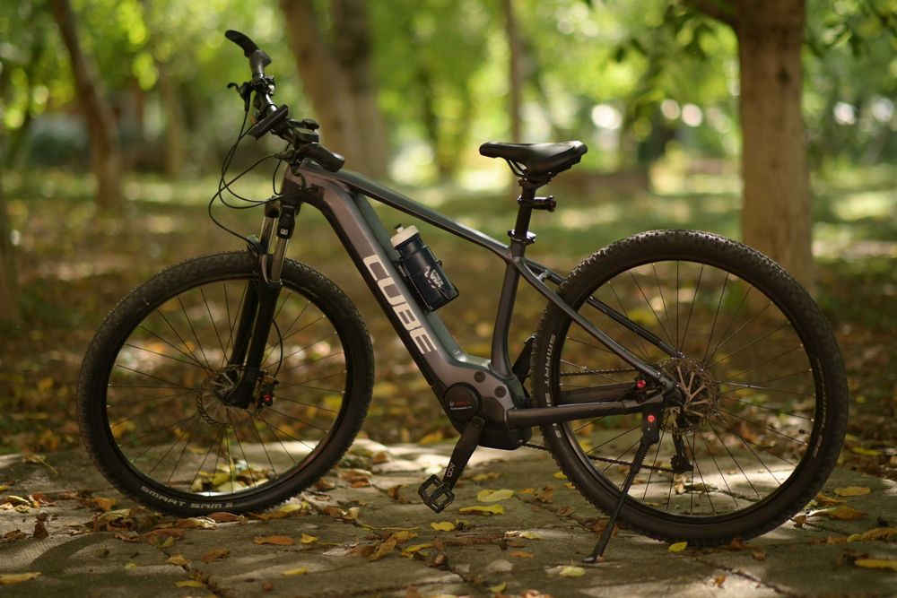 Bicileta electrică Cube