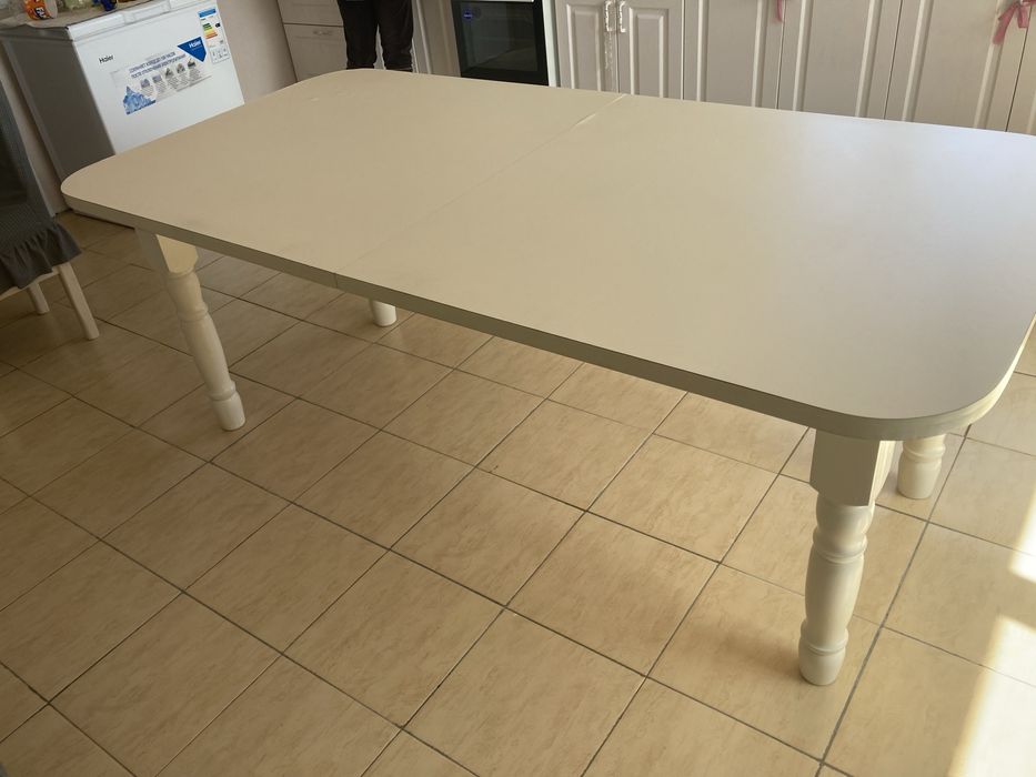 Продам стол обеденый