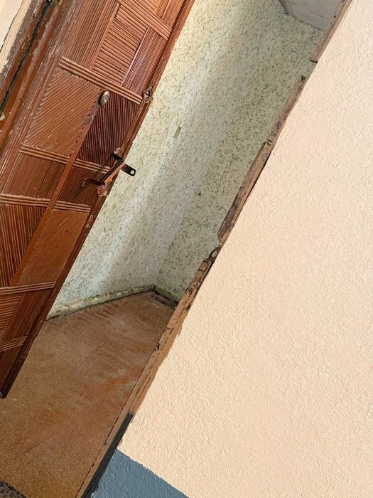 Ohangaron evalikda 1 xonalik uy sotiladi srochna