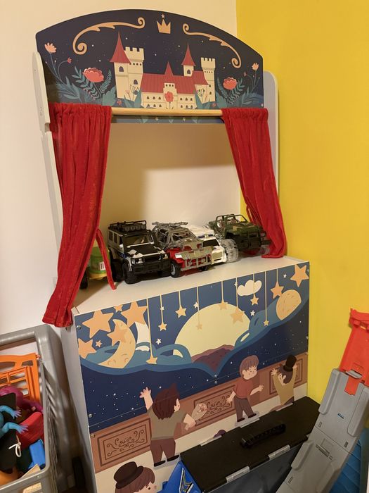 Teatru/magazin din lemn