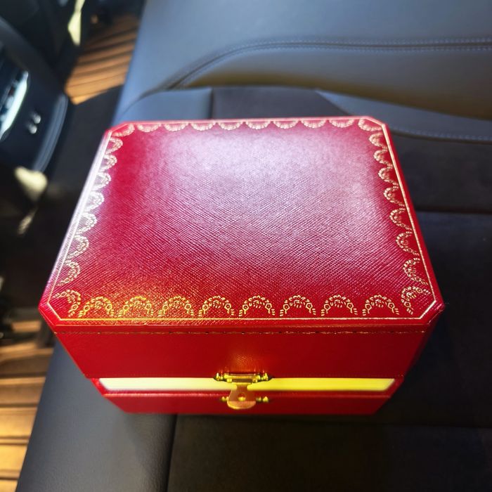 Cartier Pasha Seatimer мъжки часовник с черна каишка