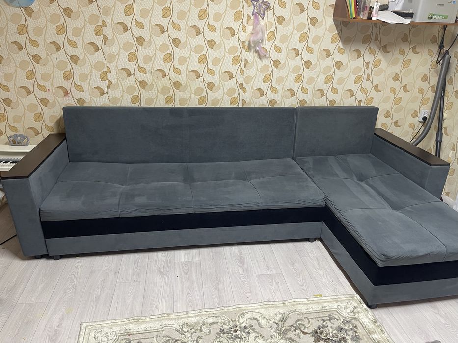 Диван в очень хорошем состоянии, после химчистки
