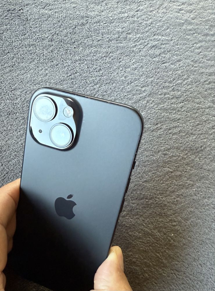 iPhone 15 black 256 gb.