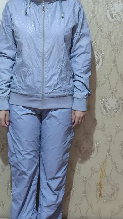 Спортивный костюм новый на девочек, девушек и миниатюрных женщин