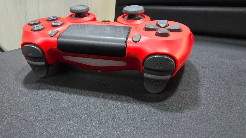 Конзола Sony Playstation 4 Slim, 512 GB + 1бр контролер + 1 игра