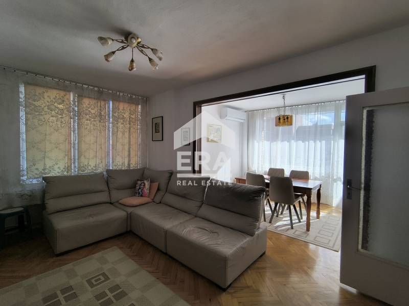 Тристаен апартамент в кв. Колю Фичето