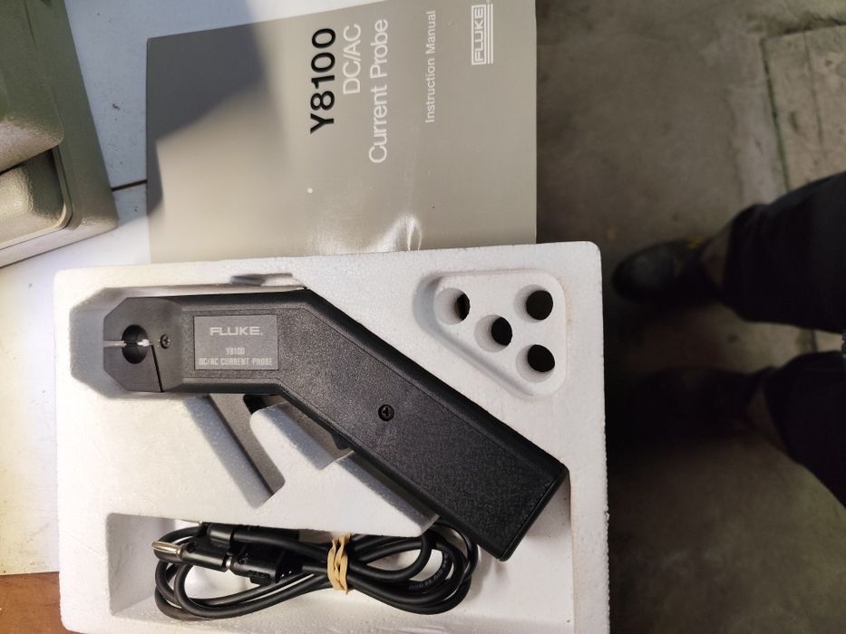 токова скоба (current probe) модел Fluke Y8100 DC/AC Current Probe, за