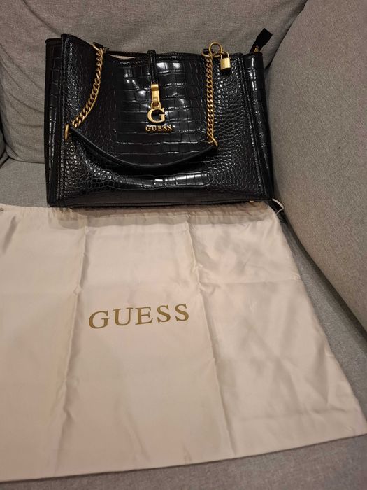 Продавам Чанта на Guess