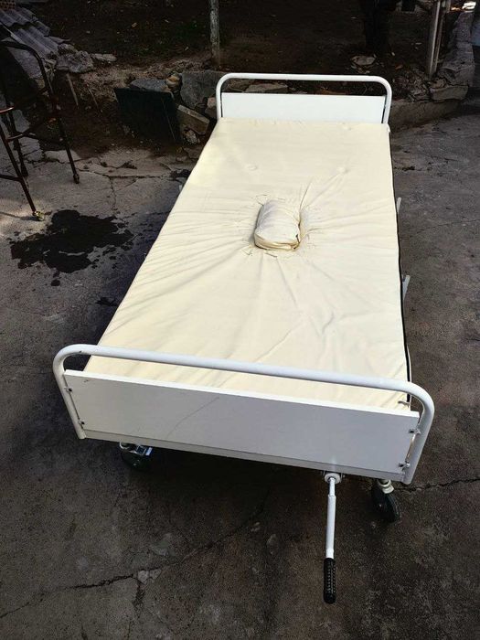 Медицинская кровать