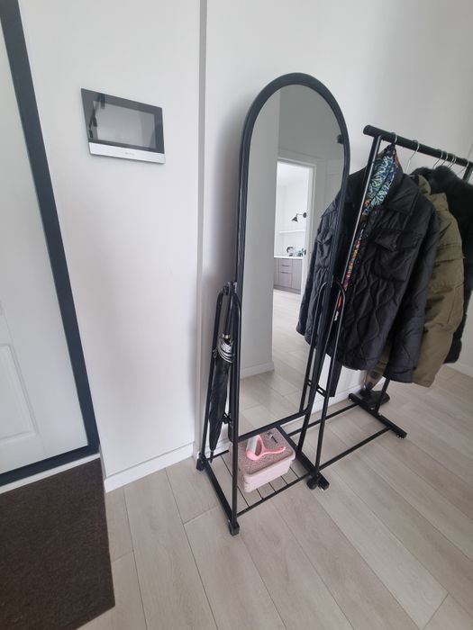 Напольное зеркало